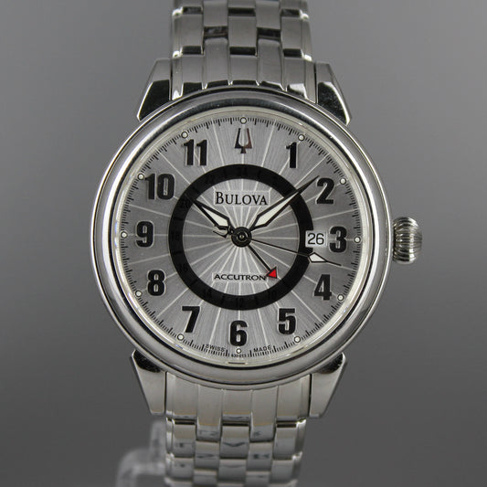 Bulova automatic watch with a convenient GMT feature, a beautiful original Bulova steel bracelet and a textured dial.