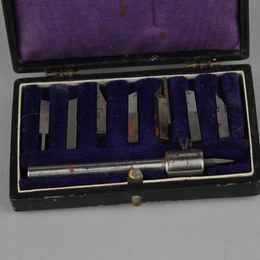 Hand lathe blades