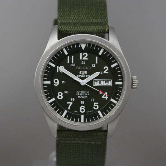 Seiko 5 Day-Date automatic watch