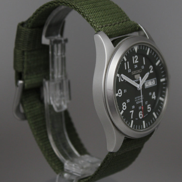 Seiko 5 Day-Date automatic watch