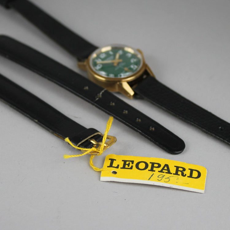 Women's NOS Leopard Super green manual wind watch