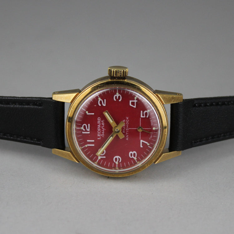 Women's NOS Leopard Super red manual wind watch